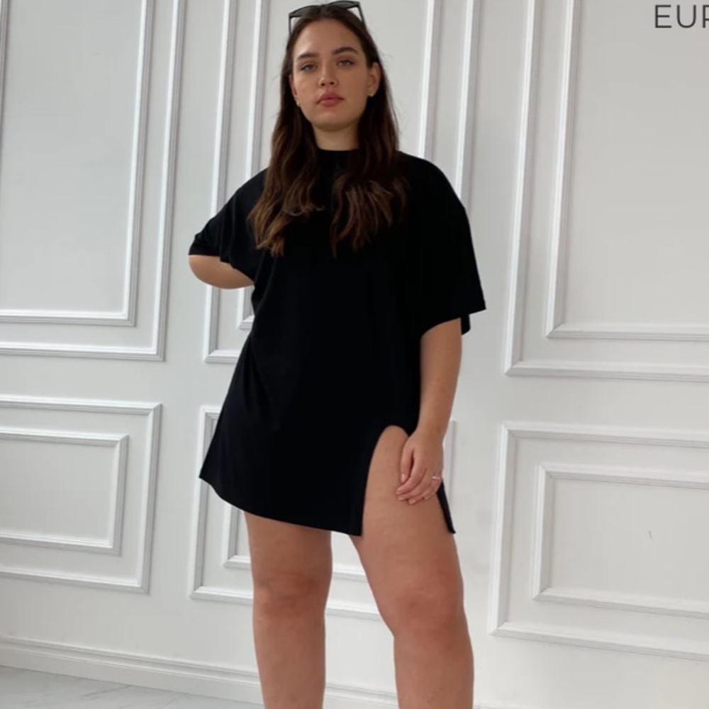 ** ACTUAL PRODUCT IS BLUE ** Cutout Tee Dress and One Leg Short Set